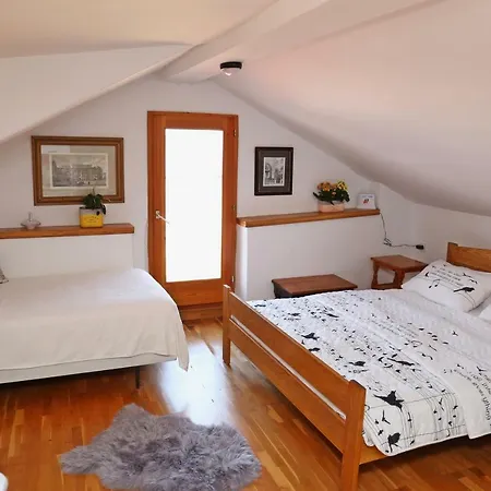 Jacobus * Κόρτσουλα